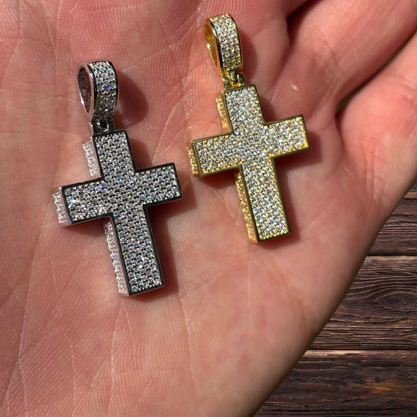 925 Sterling Silver 3D Cross Pendant With Moissanite - Small