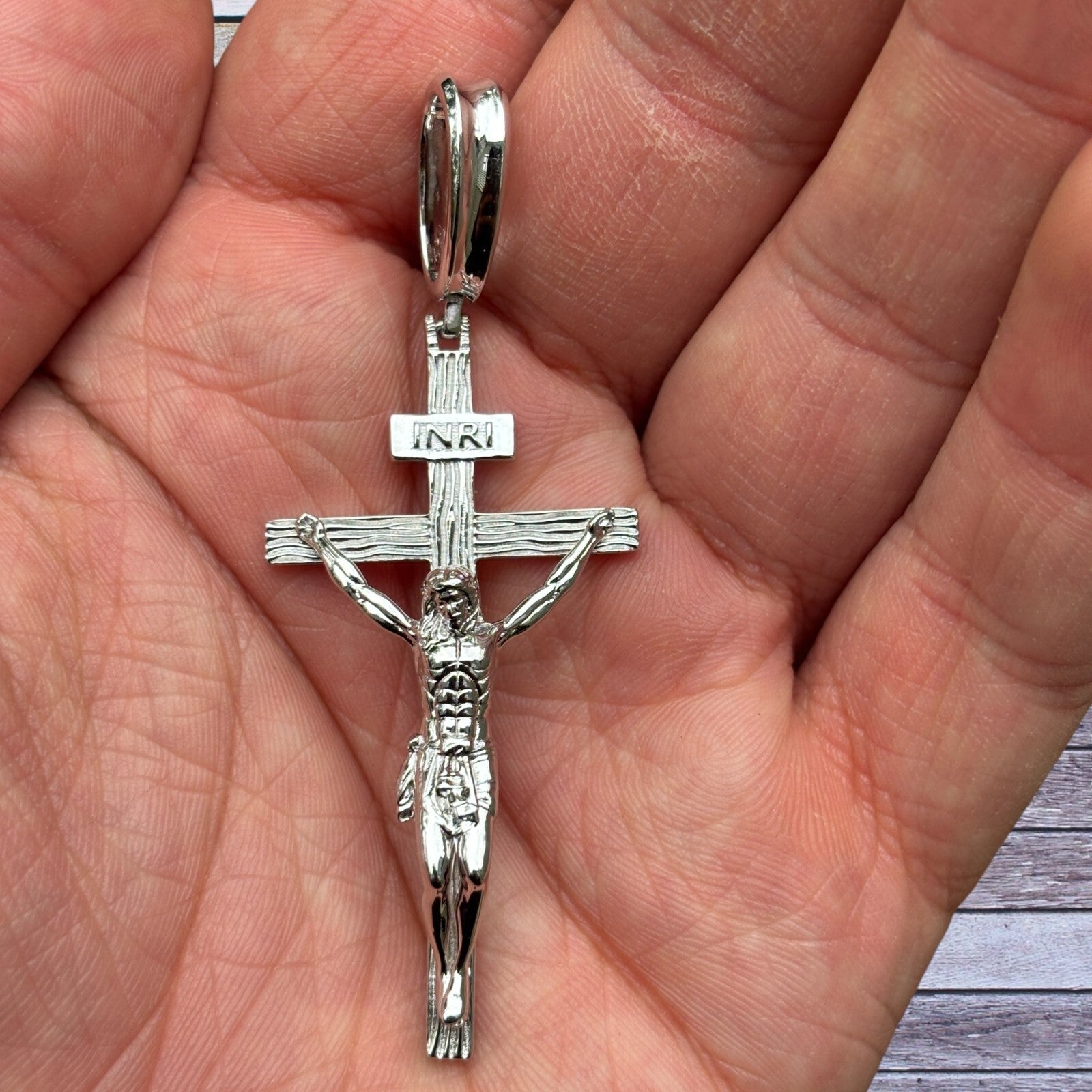 Pendentif Jésus sur croix en bois en argent sterling 925
