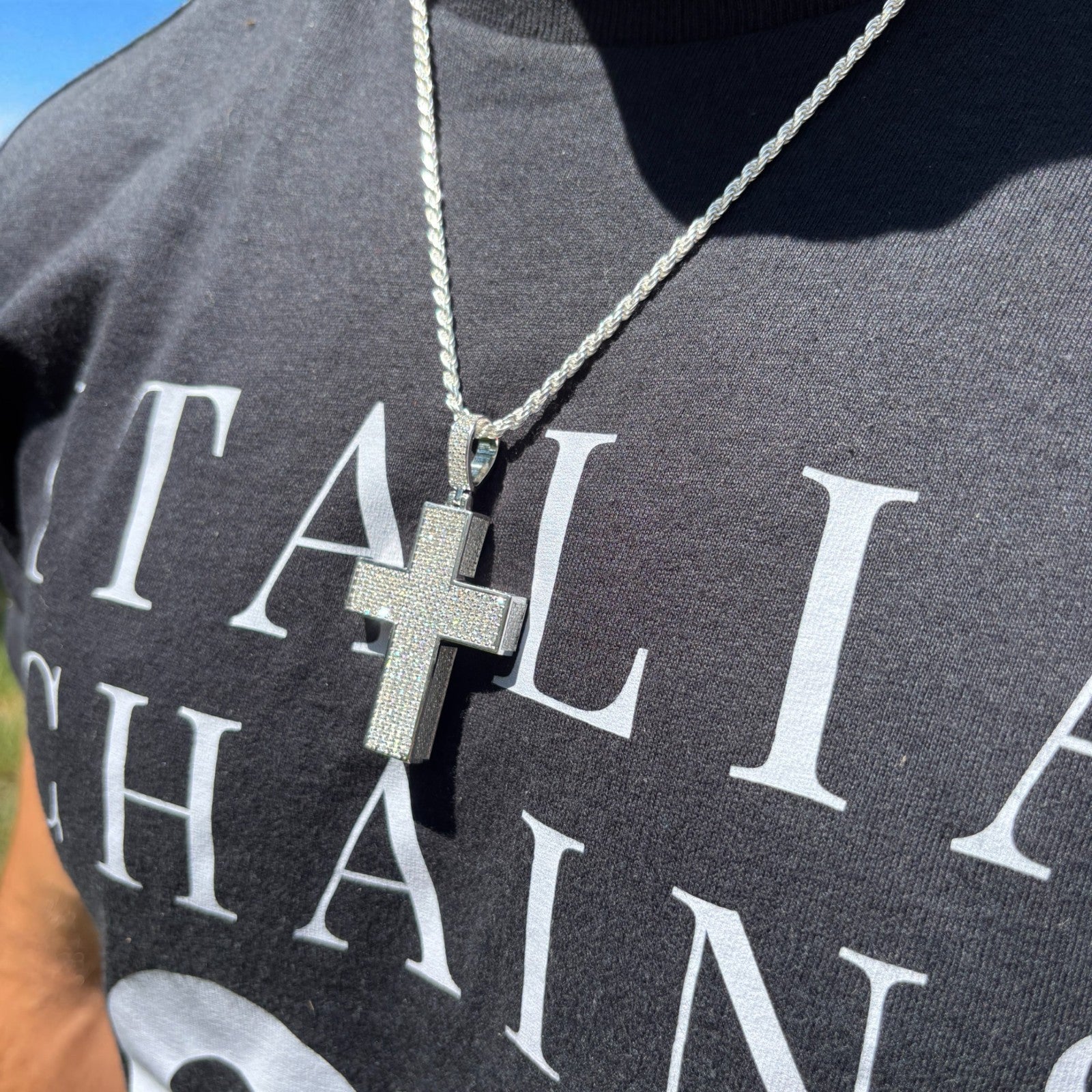 925 Sterling Silver 3D Cross Pendant With Moissanite - Medium