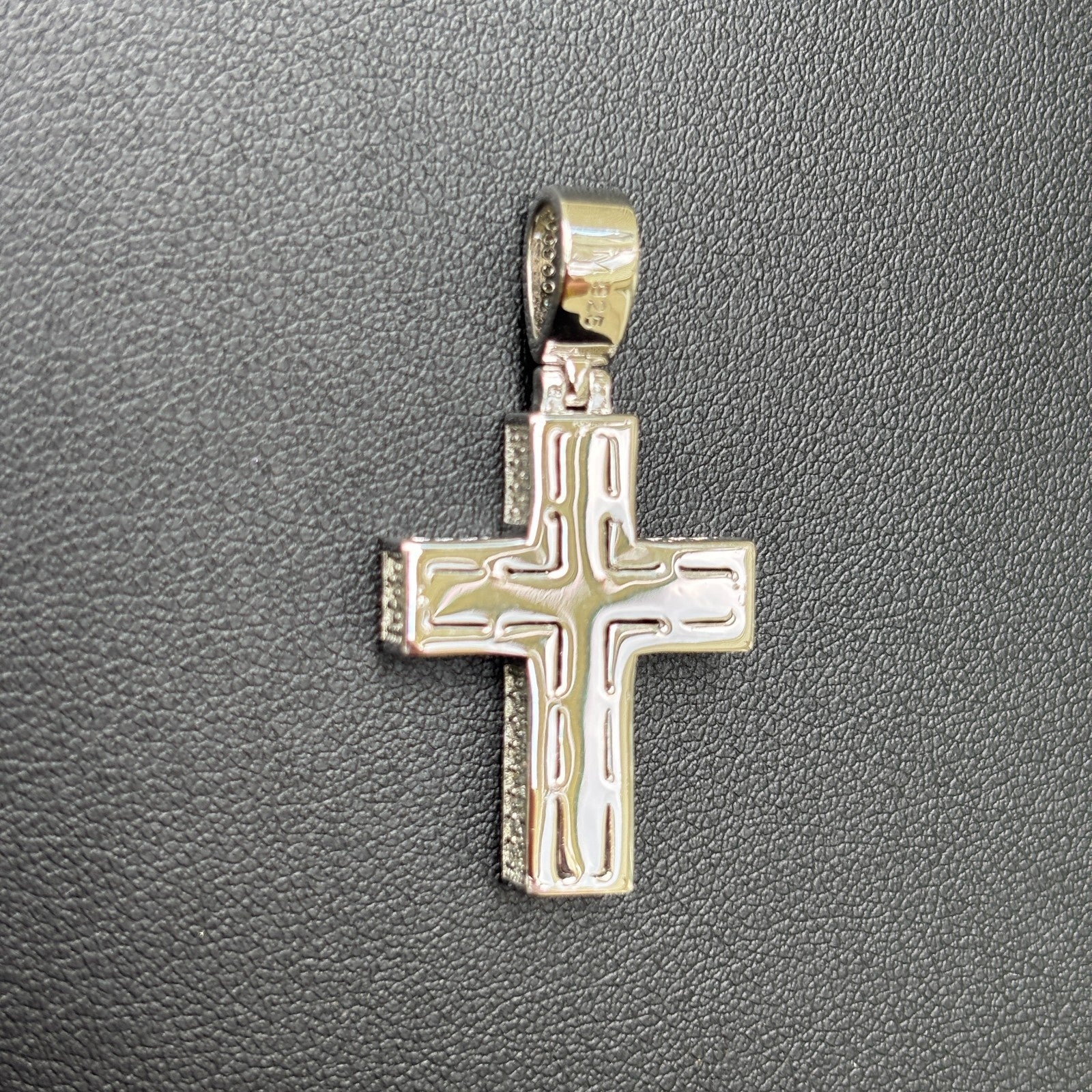 925 Sterling Silver 3D Cross Pendant With Moissanite - Small