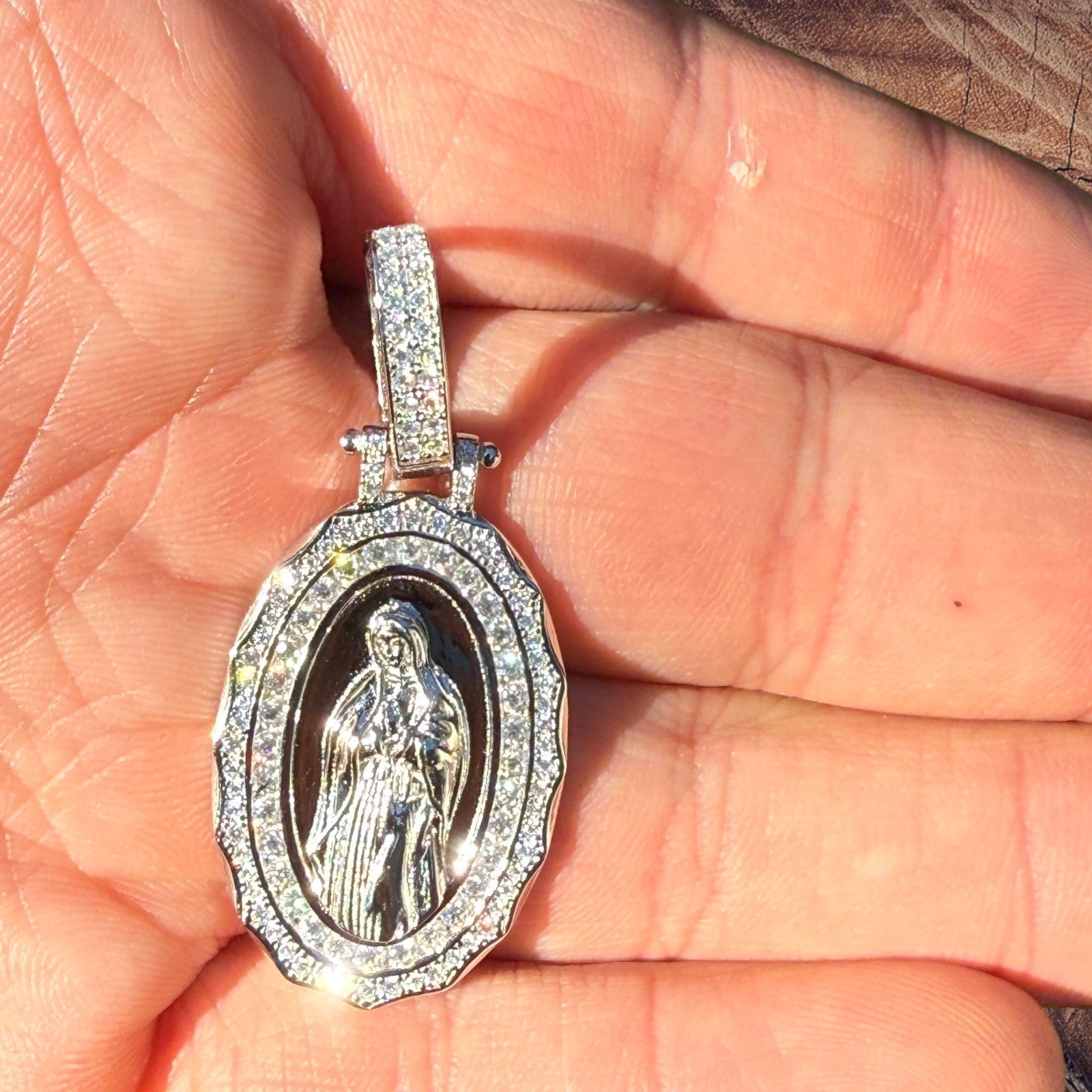 925 Sterling Silver Virgin Mary Medallion Pendant With Moissanite