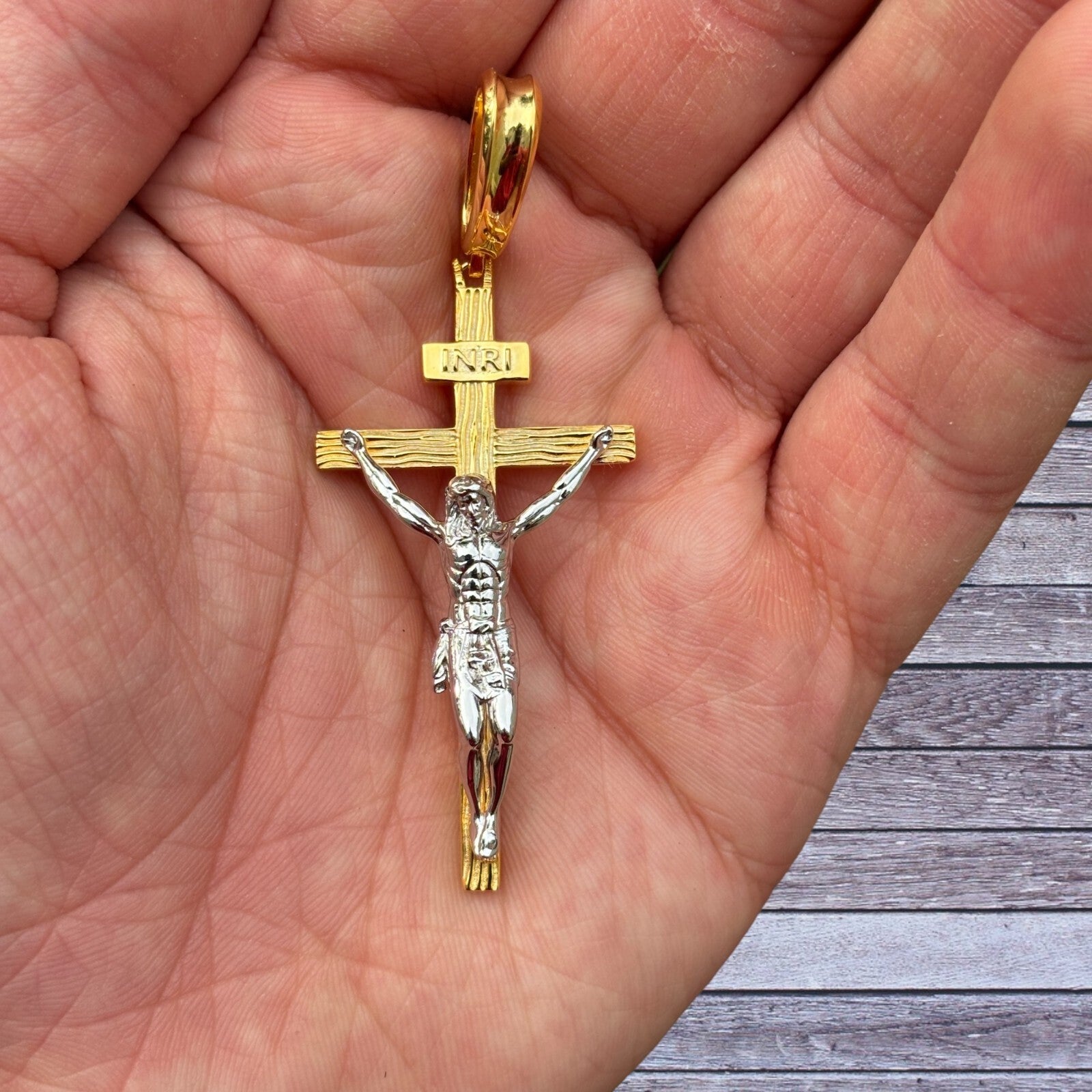 Pendentif Jésus sur croix en bois en argent sterling 925