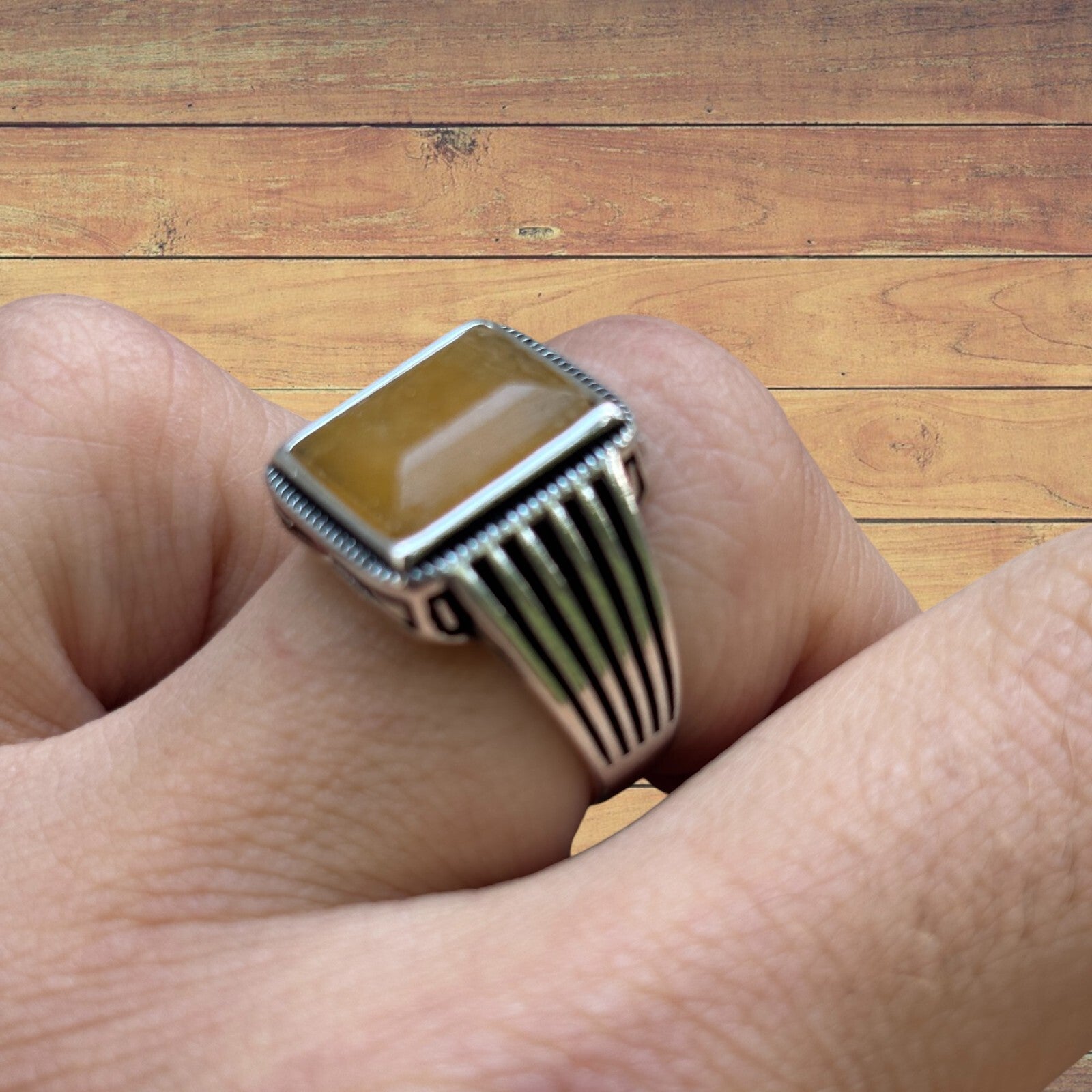 Anillo de zafiro amarillo en plata de ley 925
