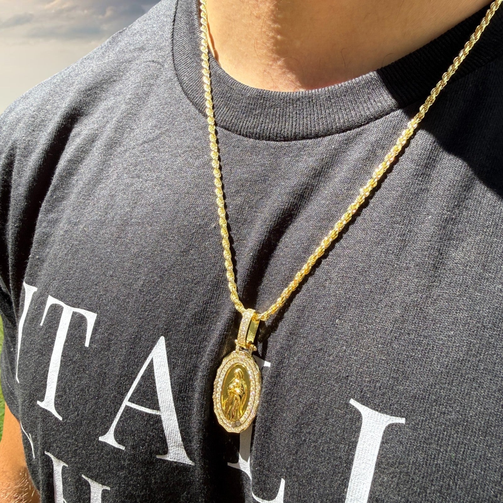 925 Sterling Silver Virgin Mary Medallion Pendant With Moissanite