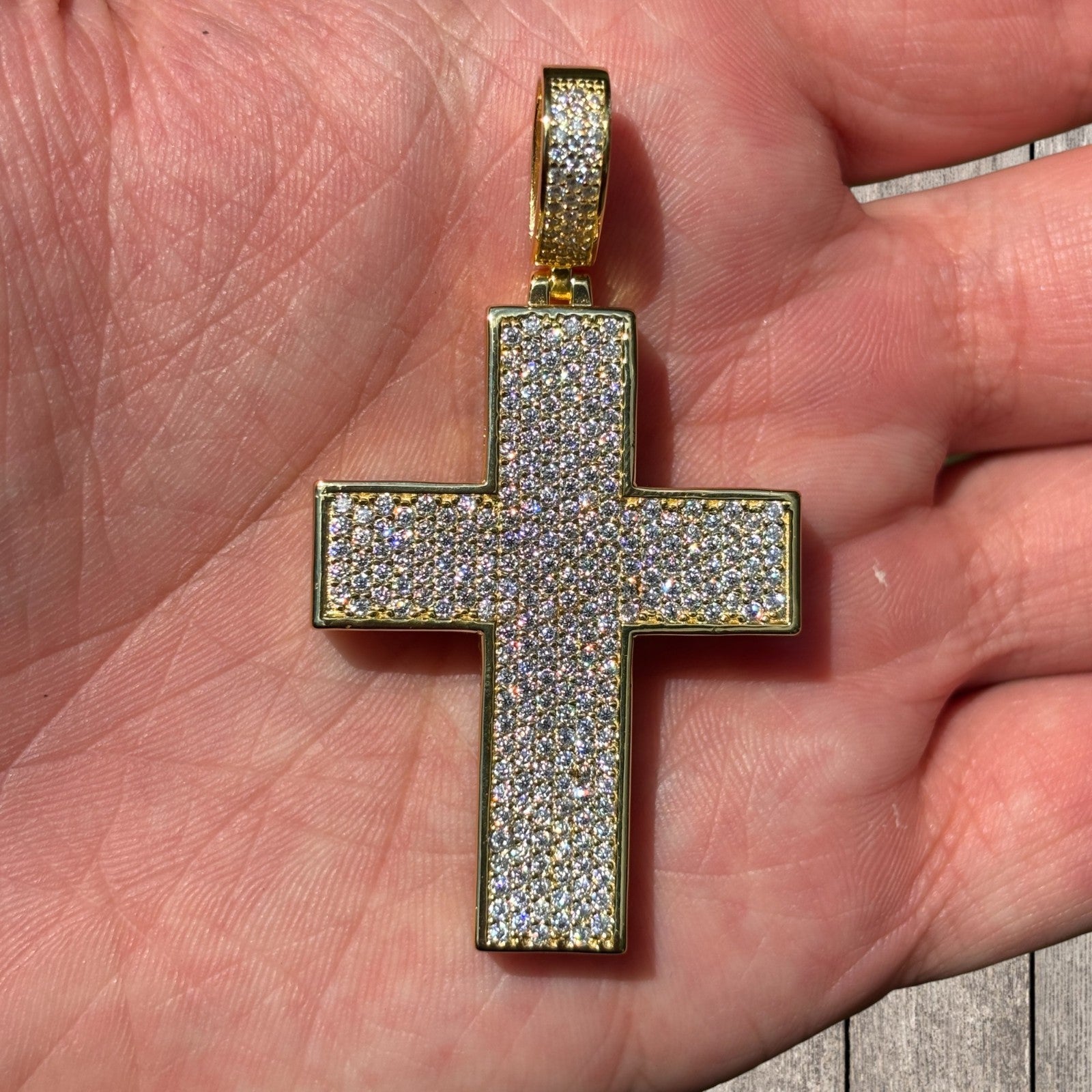 925 Sterling Silver 3D Cross Pendant With Moissanite - Medium