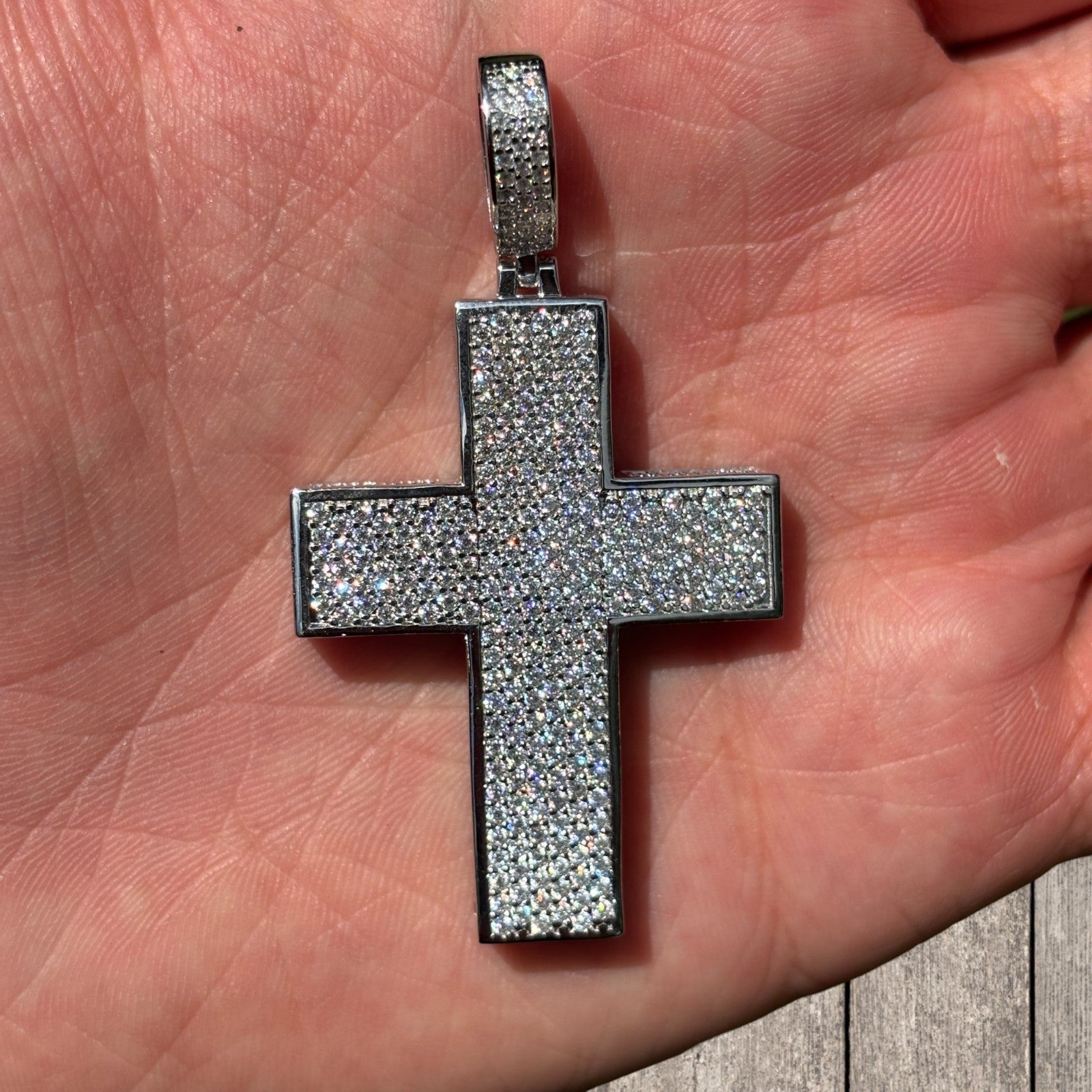 925 Sterling Silver 3D Cross Pendant With Moissanite - Medium