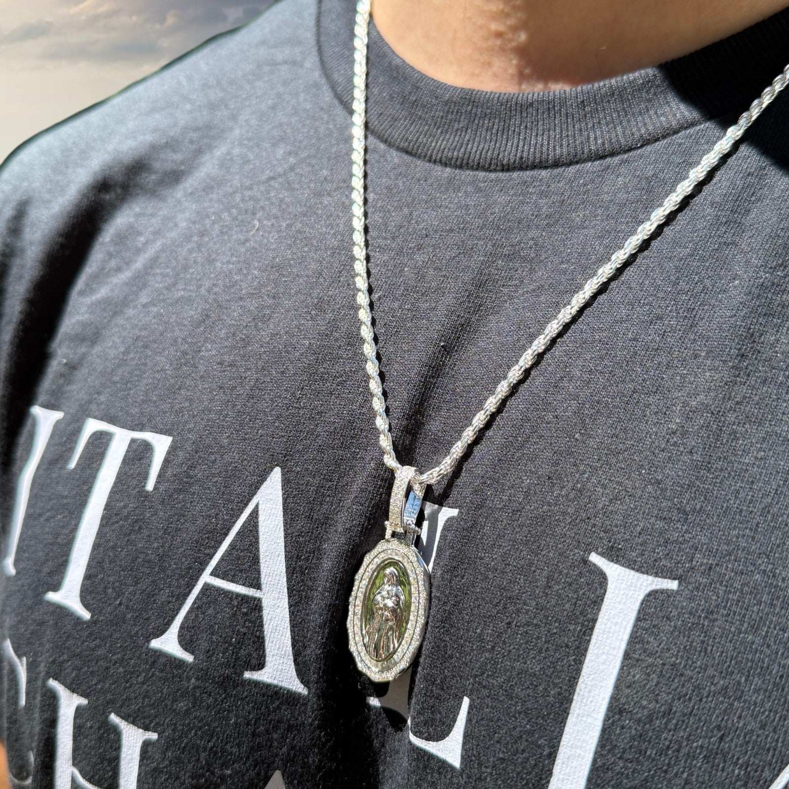 925 Sterling Silver Virgin Mary Medallion Pendant With Moissanite