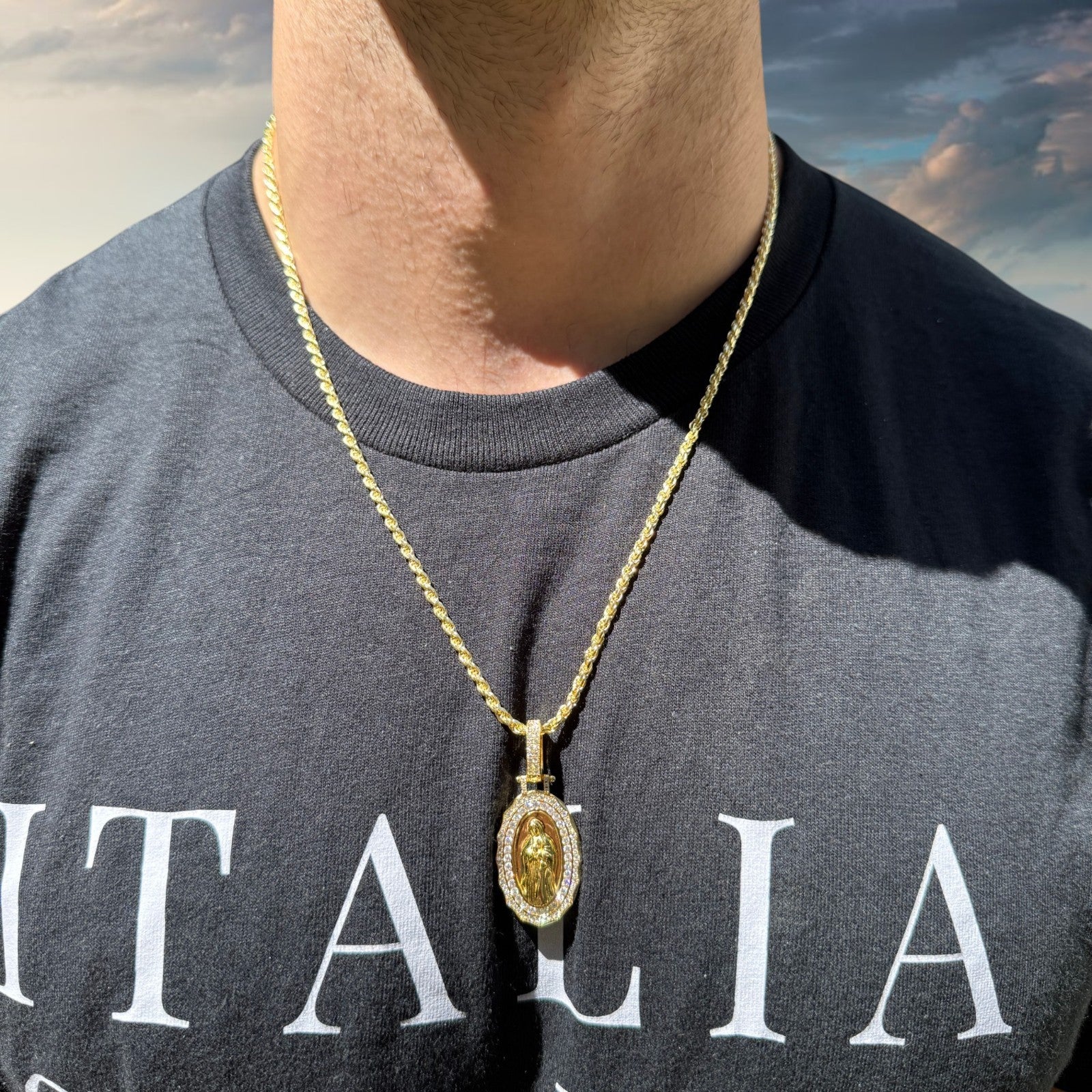 925 Sterling Silver Virgin Mary Medallion Pendant With Moissanite
