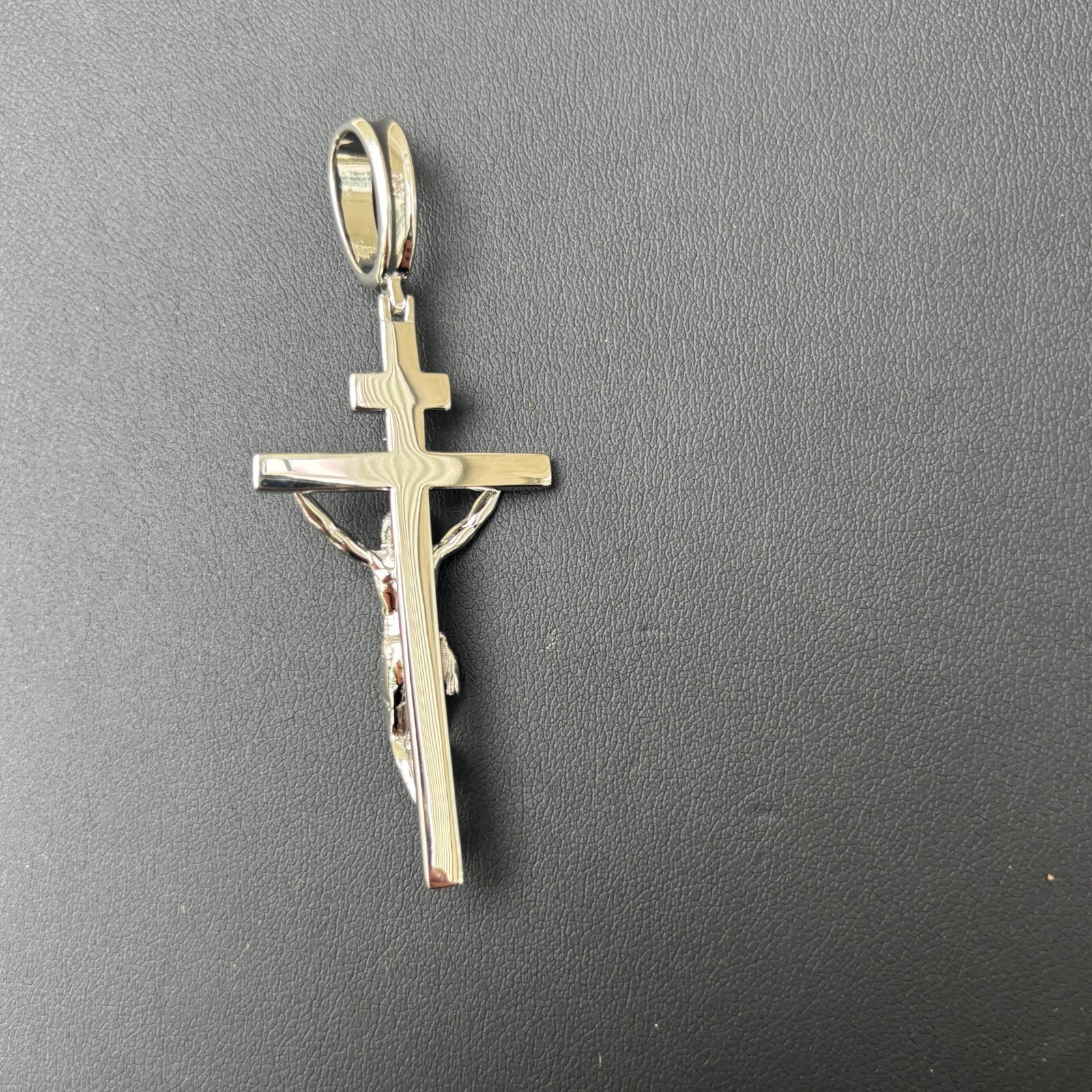 Pendentif Jésus sur croix en bois en argent sterling 925