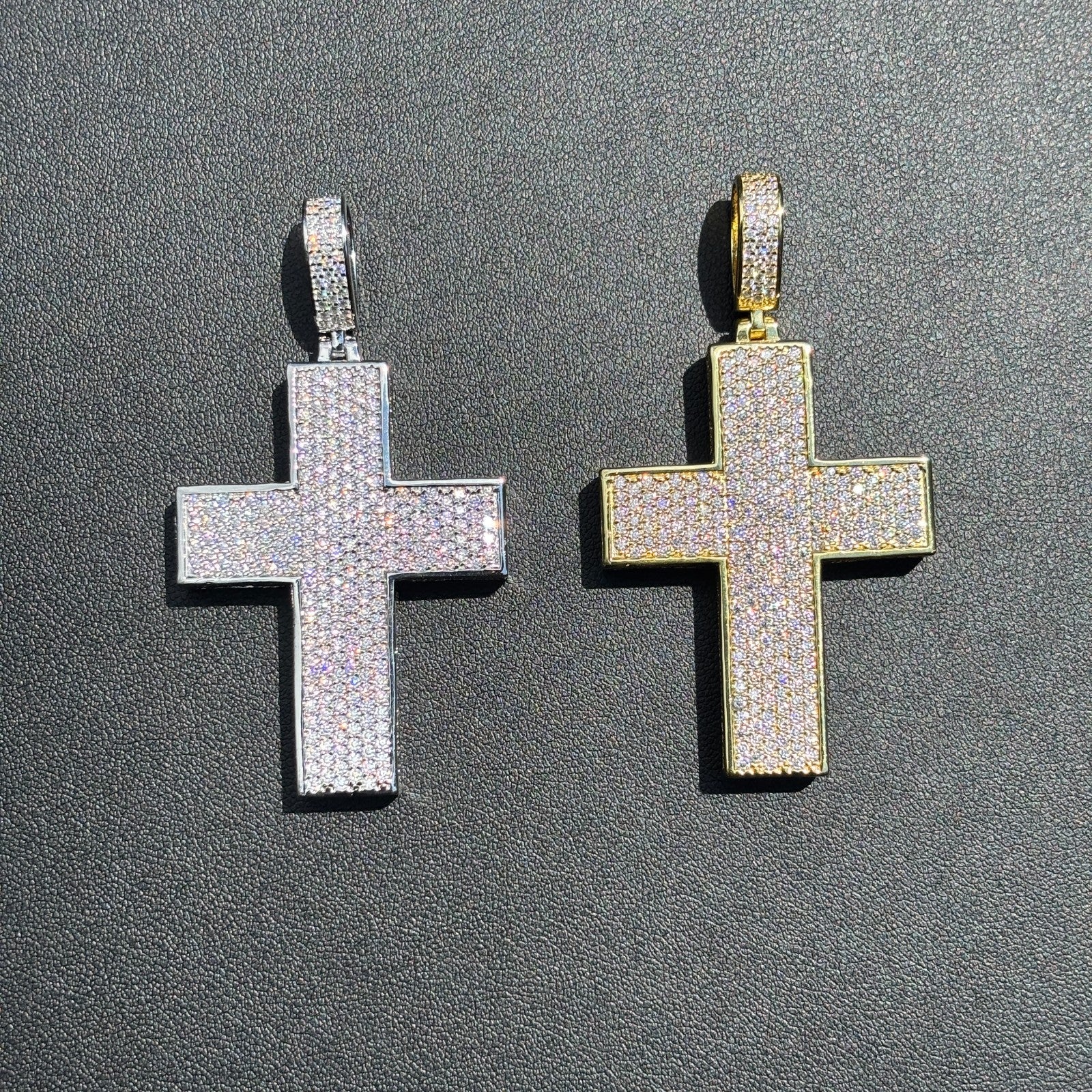 925 Sterling Silver 3D Cross Pendant With Moissanite - Medium