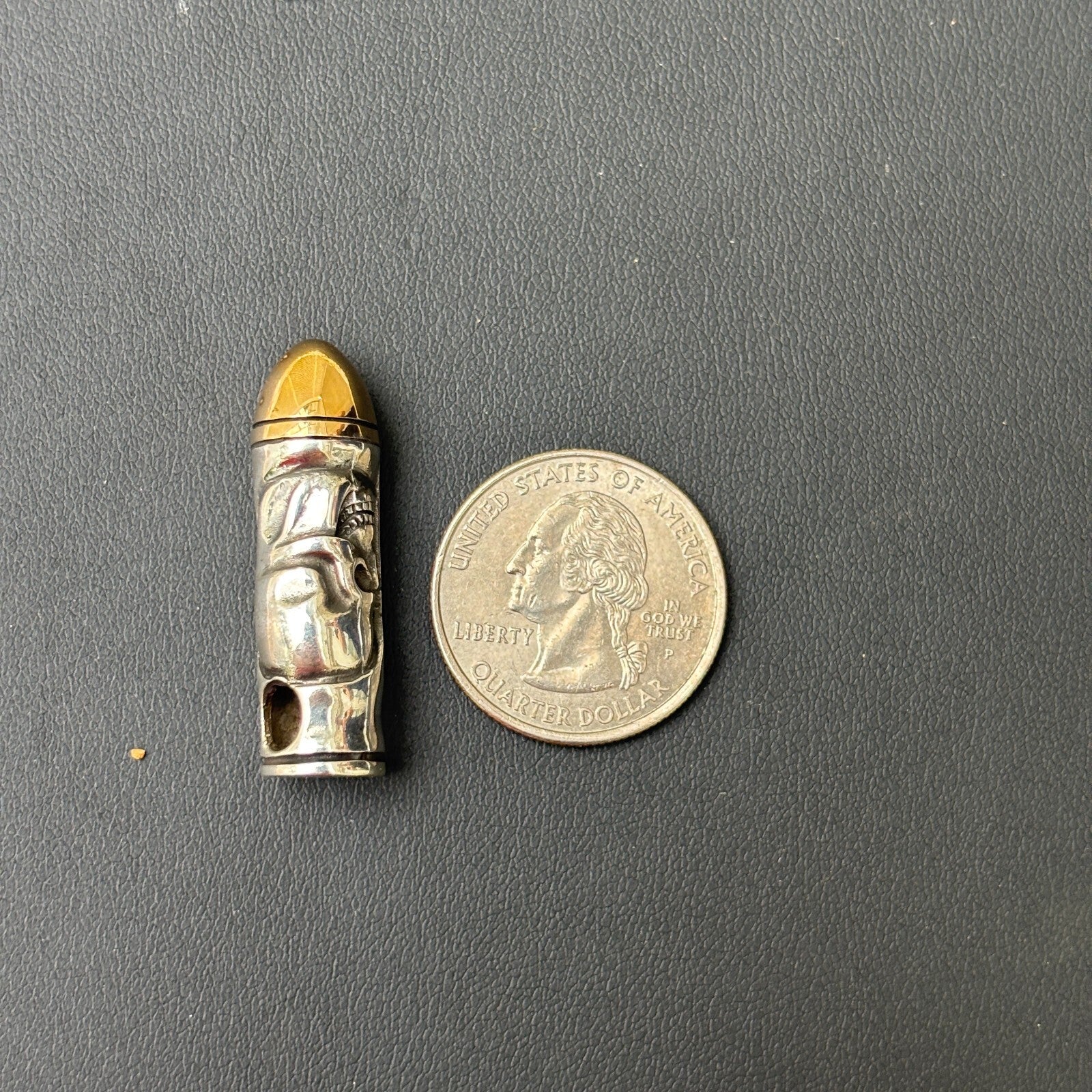 Colgante de bala con calavera en plata de ley 925