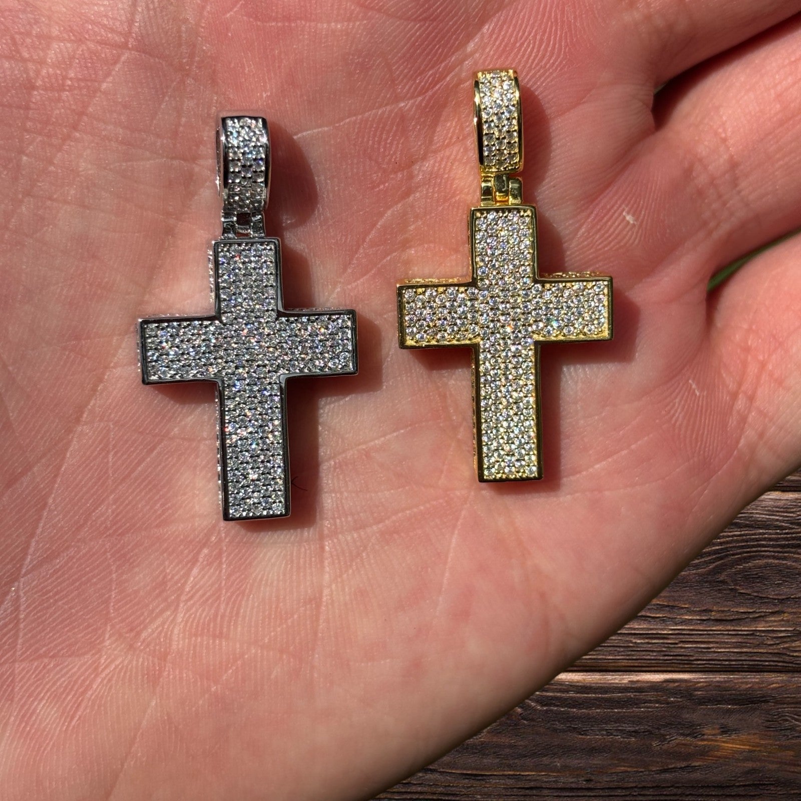 925 Sterling Silver 3D Cross Pendant With Moissanite - Small
