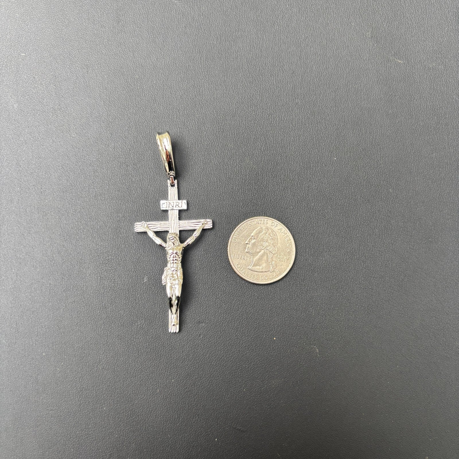 Pendentif Jésus sur croix en bois en argent sterling 925